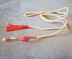 画像1: 巻きやすいベーゴマの紐